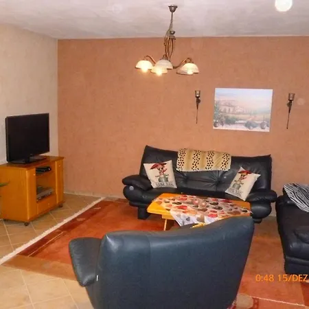 Haus Mit 3 Schlafzimmern - Familienfreundlich بيت للعطل